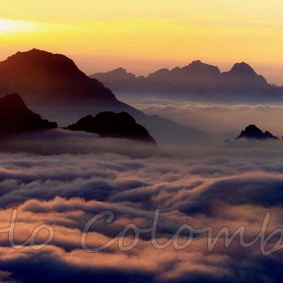 Nuvole e alba nelle Dolomiti Bellunesi