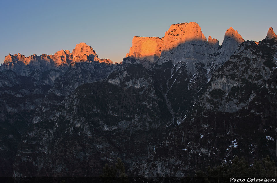 L'ultima luce illumina i Monti del Sole